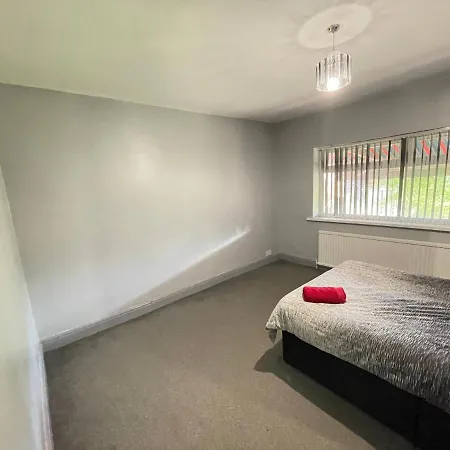4 Bedroom House Next To City Centre *
