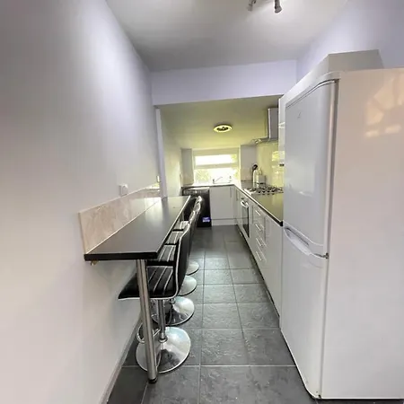 4 Bedroom House Next To City Centre