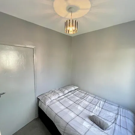 4 Bedroom House Next To City Centre * Manchester