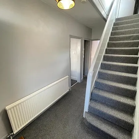 4 Bedroom House Next To City Centre