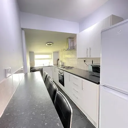 4 Bedroom House Next To City Centre