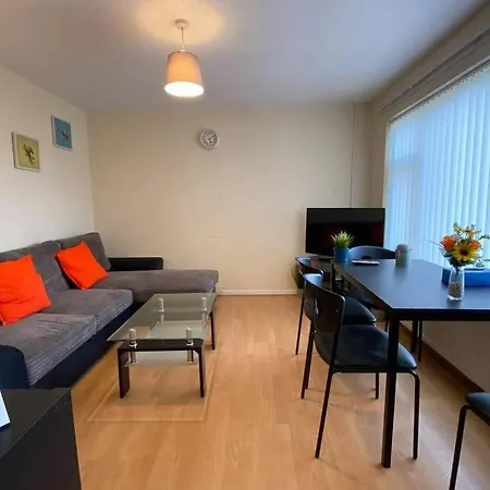 Serene Apt In The Heart Of Stretford *