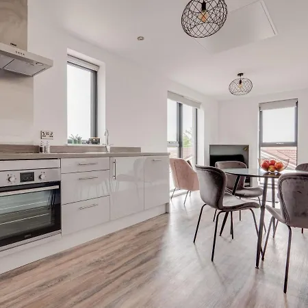 Pass The Keys Modern 2 Bedroom Apartment Manchester Media City Daire *