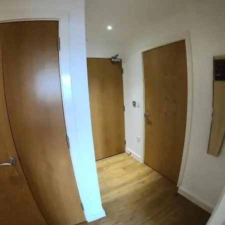 Perfect Apartment Near Manchester City Centre & Manchester Piccadilly Train Station דירה