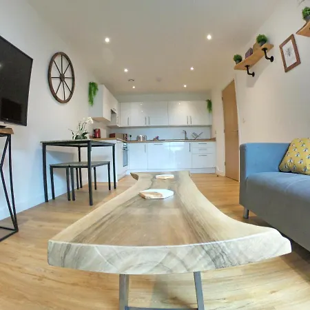 Perfect Apartment Near Manchester City Centre & Manchester Piccadilly Train Station Διαμέρισμα *