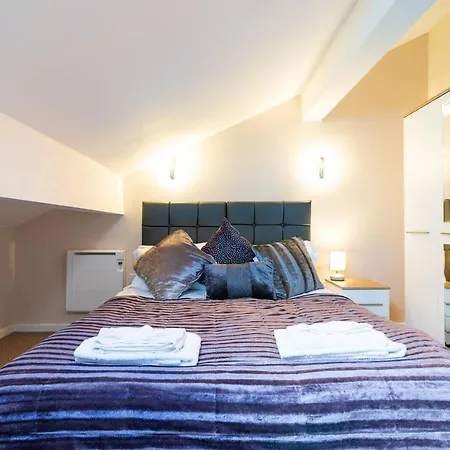 Lejlighed Perfect Duplex Near United Old Trafford Football Stadium *