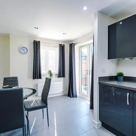 Vidale Court, 3 Bedroom House With River Irwell View, Sleeps 6 Apartment Manchester