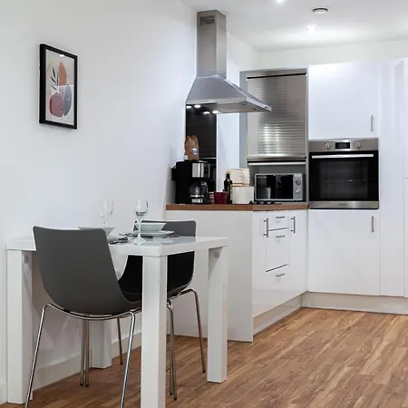 A Modern And Trendy 1 Bed Apartment In Media City Apartment Manchester
