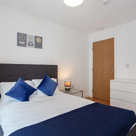 A Modern And Trendy 1 Bed Apartment In Media City *