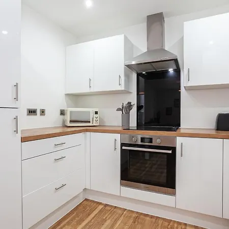 A Modern And Trendy 1 Bed Apartment In Media City Manchester