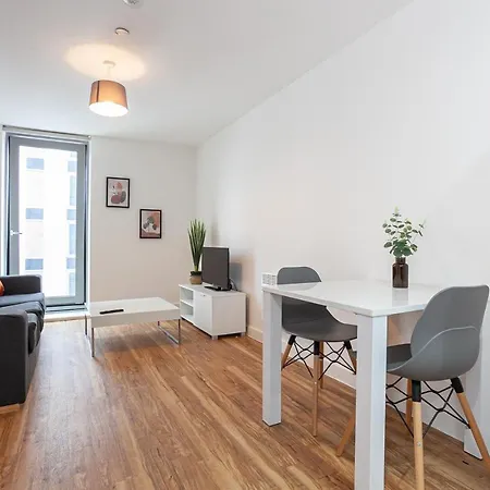 A Modern And Trendy 1 Bed Apartment In Media City *