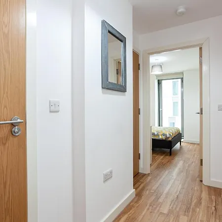 Апартаменты A Modern And Trendy 1 Bed Apartment In Media City *