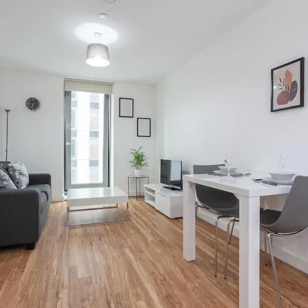 A Modern And Trendy 1 Bed Apartment In Media City Apartment Manchester