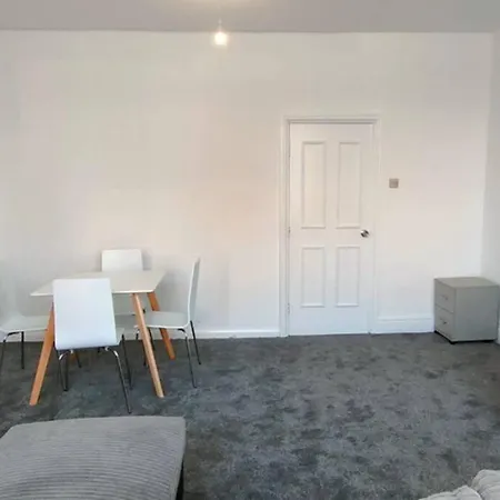 Champions Man United Stadium 3 Bedroom House *