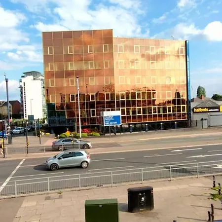 Champions Man United Stadium 3 Bedroom House Apartment *