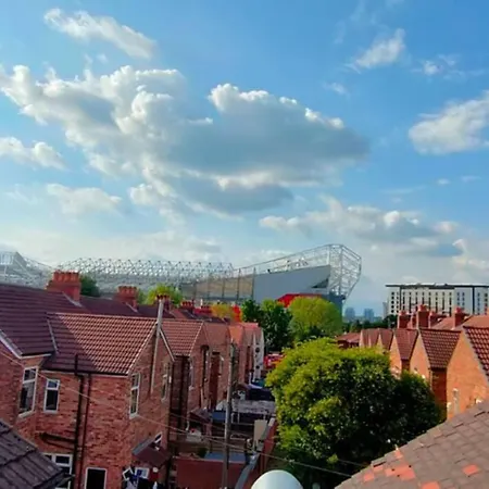 Champions Man United Stadium 3 Bedroom House Apartment