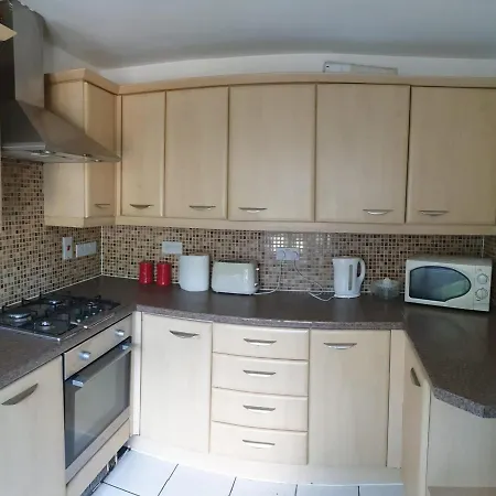 Queens Rooms, A Perfect Stay, Next To Shopping Parks And Central *