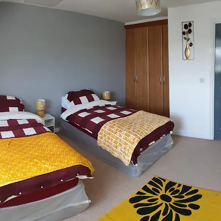 Guest house Queens Rooms, A Perfect Stay, Next To Shopping Parks And Central
