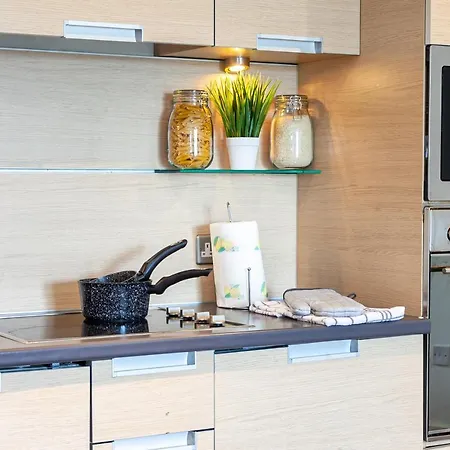 Deluxe 2 Bedroom Apartment With Balcony דירה
