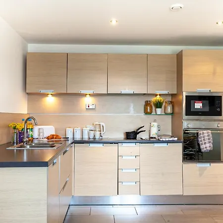 Deluxe 2 Bedroom Apartment With Balcony *