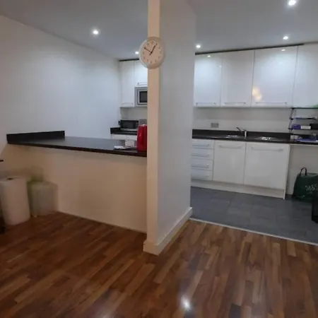 Central Location With 2beds Manchester