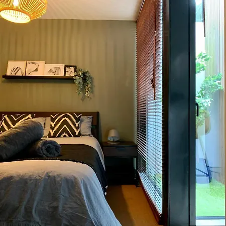 Designer House And Garden With Parking * Manchester