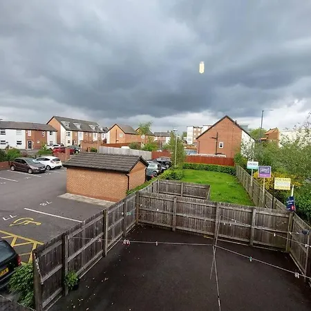 Immaculate 2 Bedroom At Newton Heath, Along Oldham Road, * Manchester