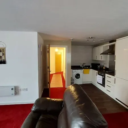 Apartment Immaculate 2 Bedroom At Newton Heath, Along Oldham Road,