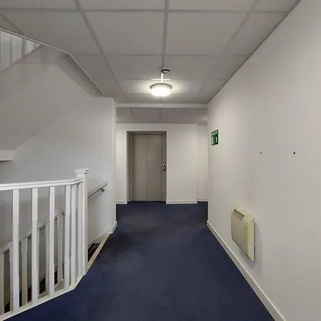 Immaculate 2 Bedroom At Newton Heath, Along Oldham Road, *