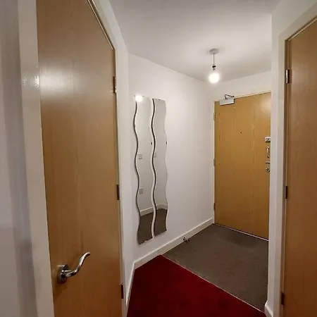 Immaculate 2 Bedroom At Newton Heath, Along Oldham Road, Manchester