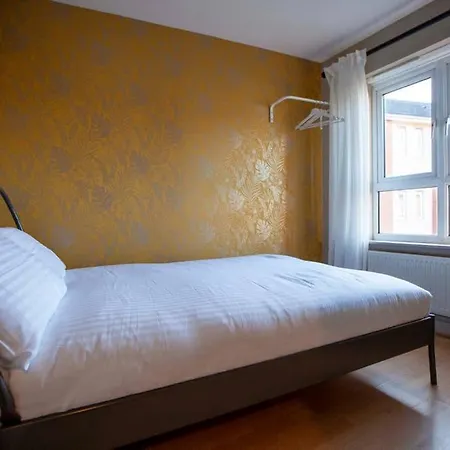 Stunning 4 Bed Walking Distance From City Centre * Manchester