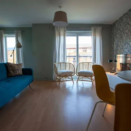 Stunning 4 Bed Walking Distance From City Centre Manchester