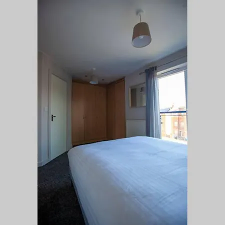 Stunning 4 Bed Walking Distance From City Centre Prázdninový dům