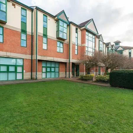 Perfect Duplex Near United Old Trafford Football Stadium Manchester