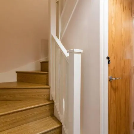 Perfect Duplex Near United Old Trafford Football Stadium Manchester