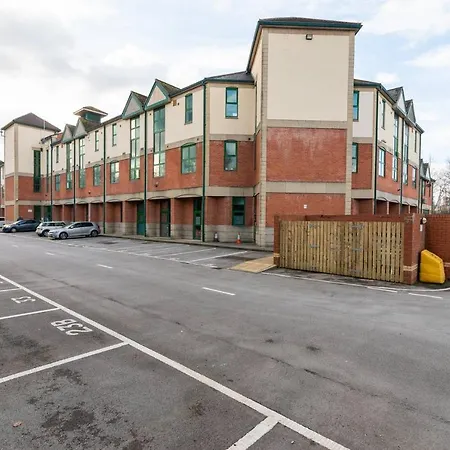 Perfect Duplex Near United Old Trafford Football Stadium