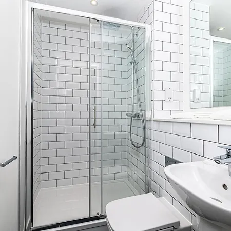 Insignia By Guestz *