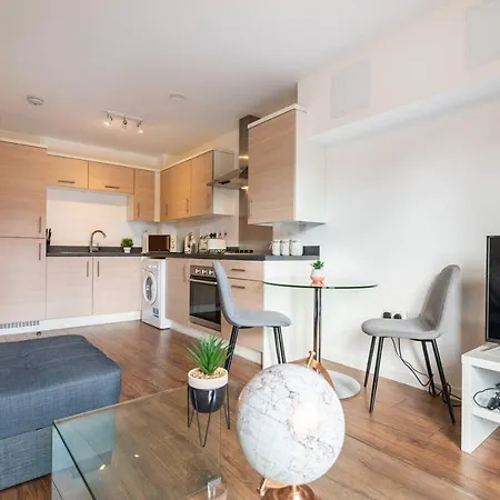 Апартаменты Perfect Apartment Near Manchester City Centre And Salford Uni Манчестер