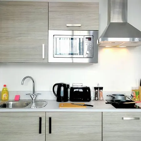 City Centre Residential Studio Apartment *