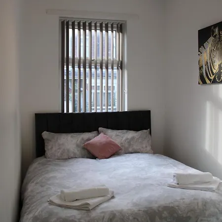 Lovely, Spacious 3 Bedroom House Close To City Centre * Manchester