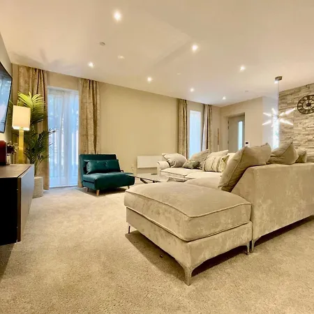 Pass The Keys Stylish Central Manchester Townhouse With Parking *