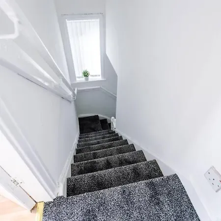 Apartment Spacious & Luxurious, Peaceful Modern 3 Bed Home
