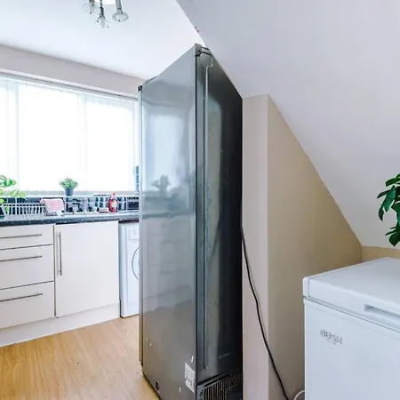 Spacious & Luxurious, Peaceful Modern 3 Bed Home