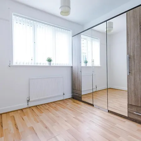 Spacious & Luxurious, Peaceful Modern 3 Bed Home Apartment Manchester