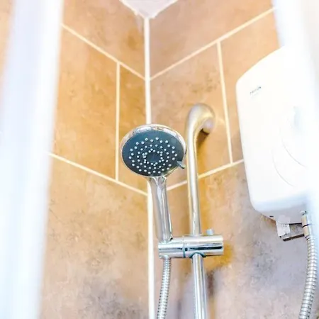 Spacious & Luxurious, Peaceful Modern 3 Bed Home