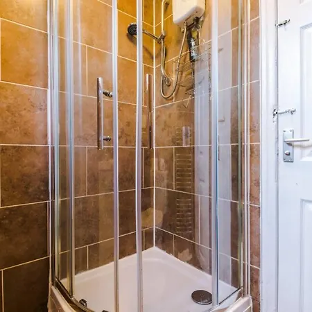Apartment Spacious & Luxurious, Peaceful Modern 3 Bed Home *