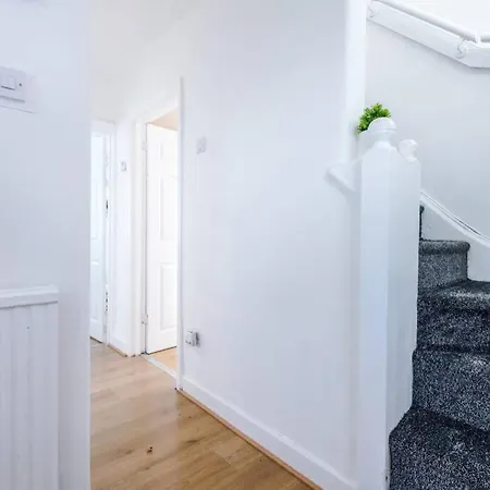 Spacious & Luxurious, Peaceful Modern 3 Bed Home Manchester