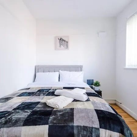 Spacious & Luxurious, Peaceful Modern 3 Bed Home *