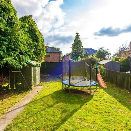 Spacious & Luxurious, Peaceful Modern 3 Bed Home