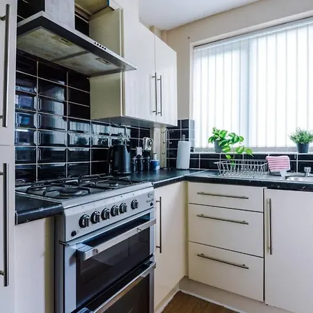 Spacious & Luxurious, Peaceful Modern 3 Bed Home Apartment Manchester